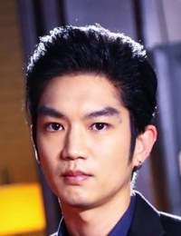 Фото актера Топ Наттакрон Трайкицьявет