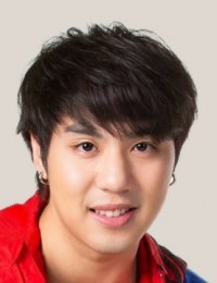 Фото актера Уайт Нават Пумпотингам